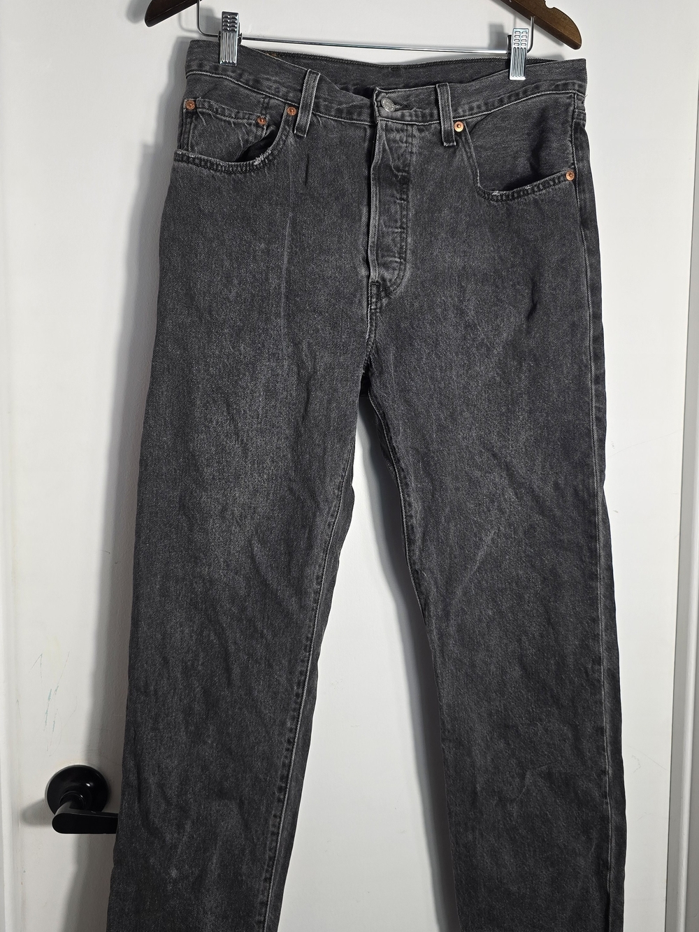 Levi's Women's Straight Leg Jeans in Washed Charcoal